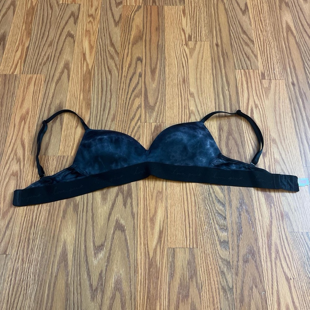 Victoria’s Secret black tie dye Wear Everywear wireless push-up bra Size 34B
